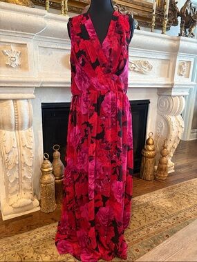 NWT Red and Fuchsia Floral Sleeveless Maxi Dress by Donna Ricco size 8
